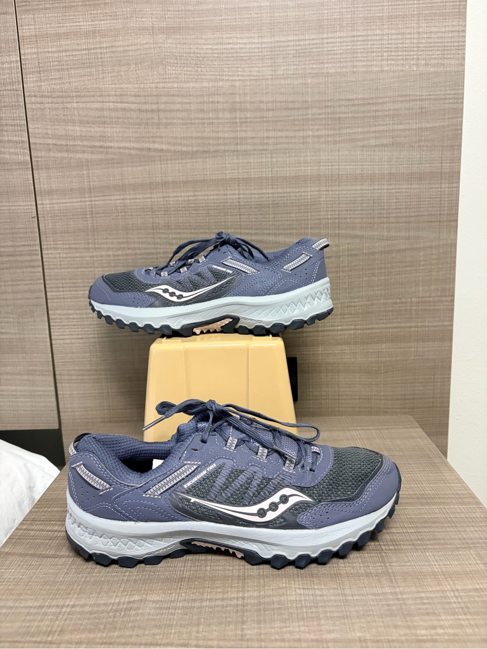 Saucony Women's Gray-Blue Trail Running Shoes